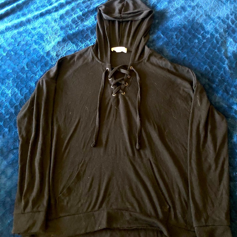 Beautiful sweater to wear anywhere! Amazing fit and can make anyone look good!